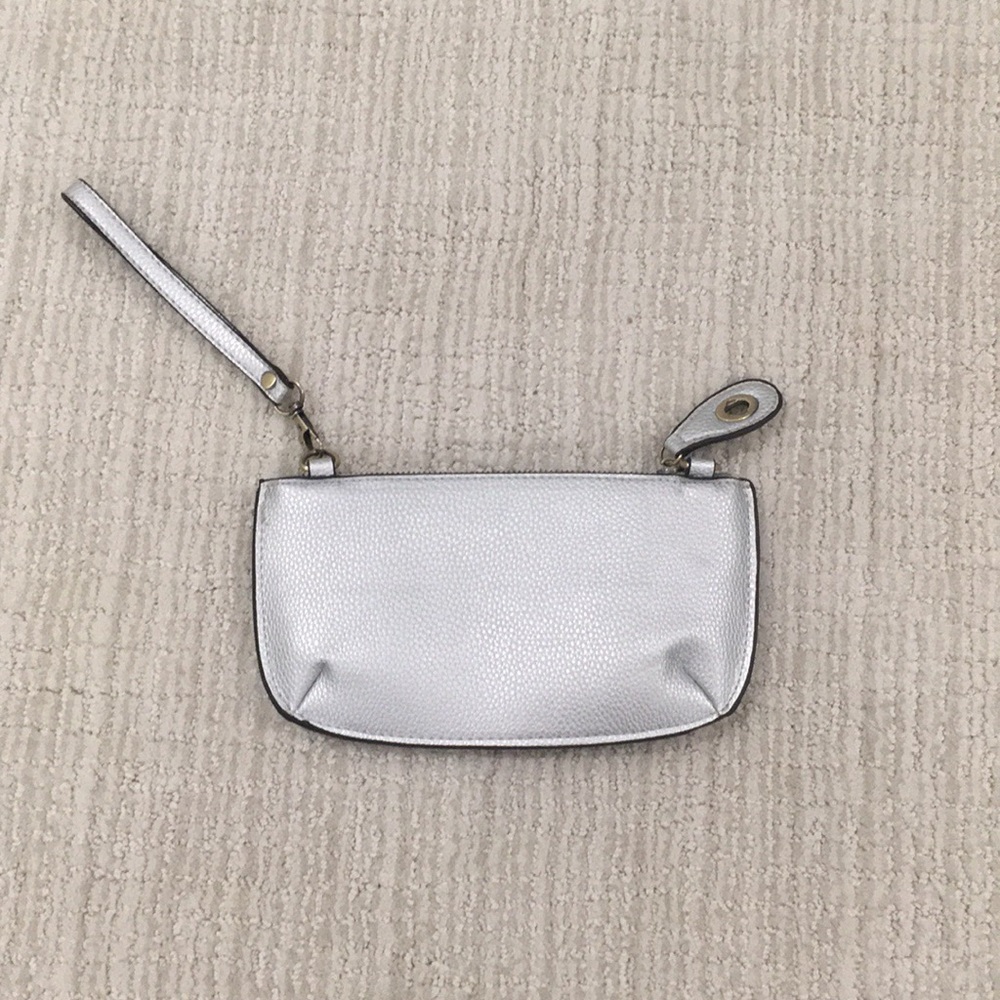 silver clutch 😍